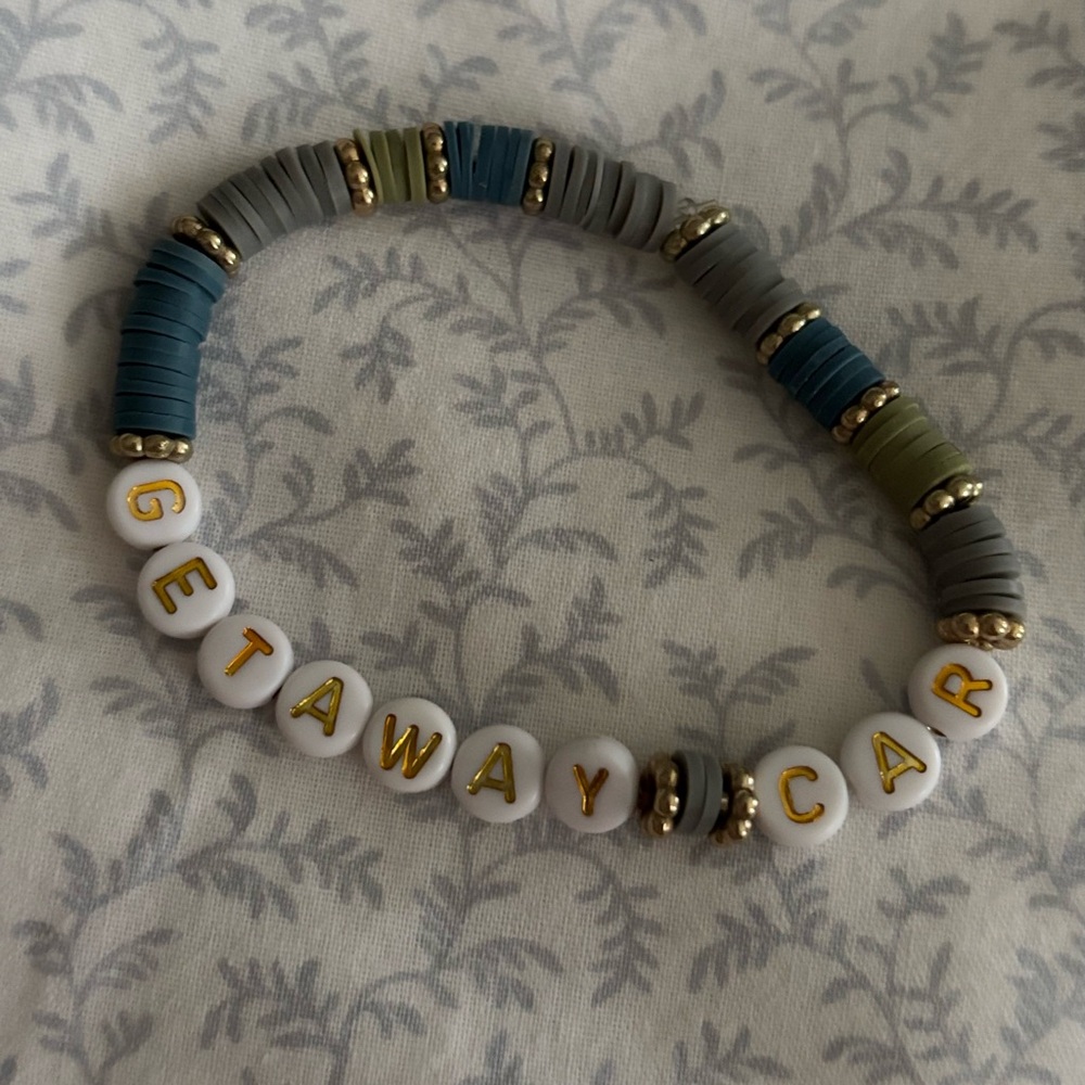 Taylor Swift Getaway Car friendship bracelet